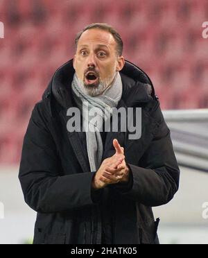 Stuttgart, Deutschland. 14/12/2021Pellegrino MATARAZZO, VFB-Trainer, im Spiel VFB STUTTGART - FC BAYERN MÜNCHEN 1.Deutsche Fußballliga am 14. Dezember 2021 in Stuttgart, Deutschland. Saison 2021/2022, Spieltag 16, 1.Bundesliga, FCB, München, 16.Spieltag. FCB © Peter Schatz / Alamy Live News - die DFL-VORSCHRIFTEN VERBIETEN DIE VERWENDUNG VON FOTOS als BILDSEQUENZEN und/oder QUASI-VIDEO - Stockfoto