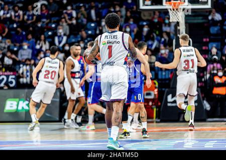 Istanbul, Türkei. 14th Dez 2021. Lamar Peters von Bitci Baskonia Vitoria-Gasteiz im Kampf gegen Anadolu Efes Istanbul während der 15. Runde der regulären Saison der Turkish Airlines Euroleague 2021/2022 in der Sinan Erdem Sports Arena. (Endergebnis; Anadolu Efes Istanbul 87:72 Bitci Baskonia Vitoria-Gasteiz ). (Foto von Nicholy Muller/SOPA Images/Sipa USA) Quelle: SIPA USA/Alamy Live News Stockfoto