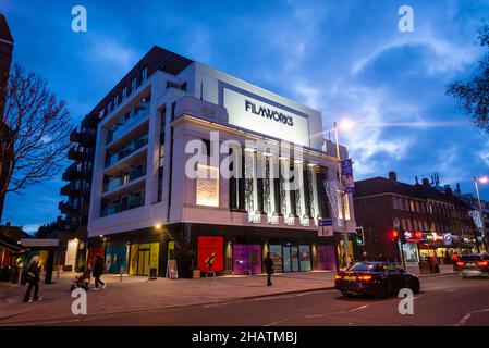 Art déco-Fassade des ehemaligen historischen Empire Cinema am Ealing Broadway, London, England, Großbritannien Stockfoto