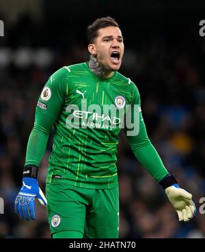 Manchester, England, 14th. Dezember 2021. Ederson von Manchester City während des Spiels der Premier League im Etihad Stadium, Manchester. Bildnachweis sollte lauten: Andrew Yates / Sportimage Stockfoto