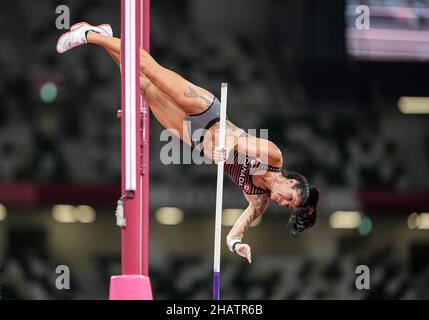 Anicka Newell nimmt an den Olympischen Spielen 2020 in Tokio in der Disziplin „Stabhochsprung“ Teil. Stockfoto