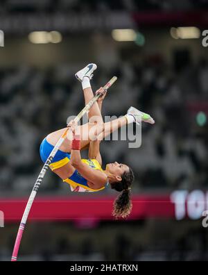 Angelica Bengtsson nimmt an den Olympischen Spielen 2020 in Tokio in der Disziplin „Stabhochsprung“ Teil. Stockfoto