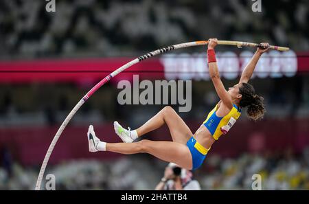 Angelica Bengtsson nimmt an den Olympischen Spielen 2020 in Tokio in der Disziplin „Stabhochsprung“ Teil. Stockfoto