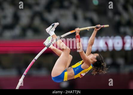 Angelica Bengtsson nimmt an den Olympischen Spielen 2020 in Tokio in der Disziplin „Stabhochsprung“ Teil. Stockfoto