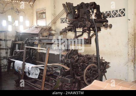 Alte indonesische Textilfabrik. Ausrüstung. Stockfoto