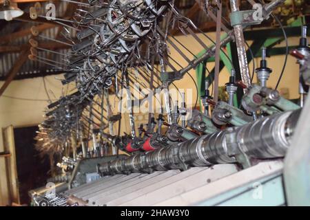 Alte indonesische Textilfabrik. Ausrüstung. Stockfoto