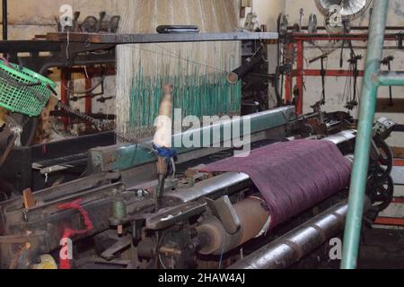 Alte indonesische Textilfabrik. Ausrüstung. Stockfoto