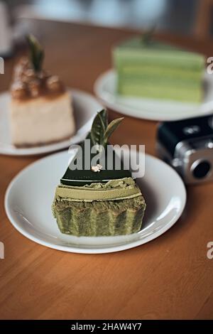 Köstlicher Matcha-Kuchen aus grünem Tee Stockfoto