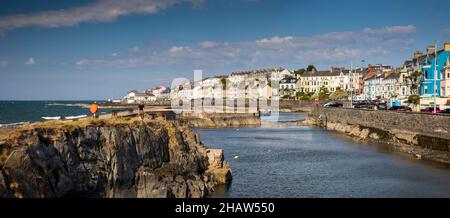 Großbritannien Nordirland, Co Down, Bangor, Seacliff Road, Häuser am Meer und das Long Hole, Panorama Stockfoto