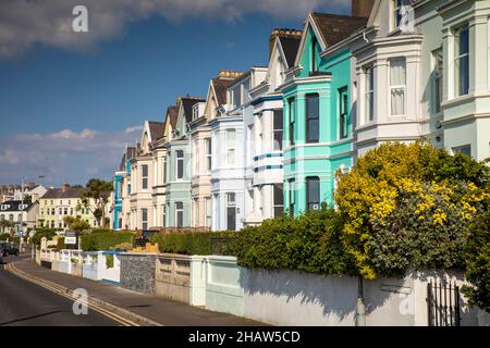 Großbritannien Nordirland, Co Down, Bangor, Seacliff Road, Häuser am Meer Stockfoto