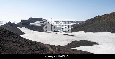 Fimmvoerouhals Wanderweg, karge vulkanische Landschaft mit Schnee, Porsmoerk Nature Reserve, Suourland, Island Stockfoto