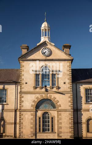 Großbritannien Nordirland, Co Down, Newtownards, Regent Street, Market House und Town Hall von der North Street aus Stockfoto