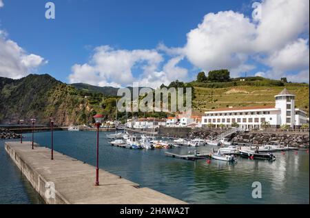 Hafen von Povoacao, Sao Miguel Island, Azoren, Portugal Stockfoto