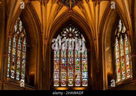 Großbritannien, England, Gloucestershire, Tewkesbury, Abbey Church Interior, C14th Fenster über dem Altar Stockfoto