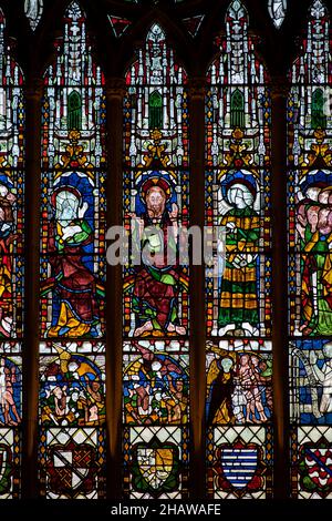 Großbritannien, England, Gloucestershire, Tewkesbury, Abbey Church Interior, C14th Fenster über dem Altar, Detail Stockfoto