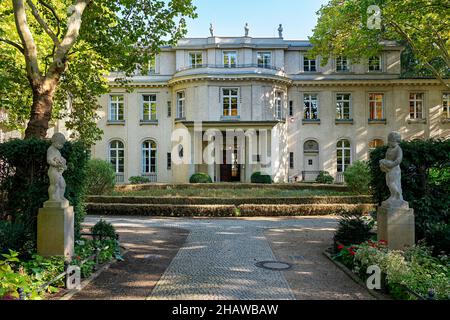 Villa der berüchtigten Wannsee-Konferenz am Großen Wannsee, Berlin-Potsdam, Deutschland Stockfoto