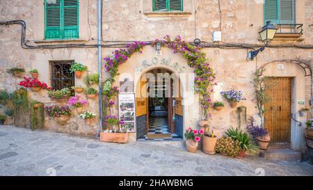 Eintritt zum Aromas Restaurant, Valldemossa, Mallorca, Spanien Stockfoto