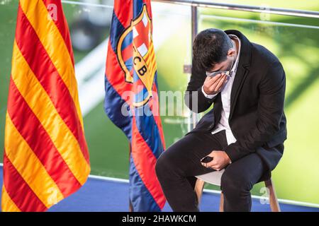 Nou Camp, Barcelona, Spanien. 15th Dez 2021. Pressekonferenz von Sergio Kun Aguero: Sergio Kun Aguero weinte während der Pressekonferenz im Camp Nou Stadium, wo er seinen Rücktritt vom Fußballspiel ankündigte, da seine Ärzte Anweisungen zu einem Herzproblem gaben. Kredit: Aktion Plus Sport/Alamy Live Nachrichten Stockfoto