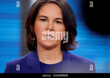 Berlin, Deutschland. 15th Dez 2021. Die Außenministerin Annalena Baerbock (Bündnis 90/die Grünen) gab eine Erklärung ab. Quelle: Hannibal Hanschke/Reuters/Pool/dpa/Alamy Live News Stockfoto