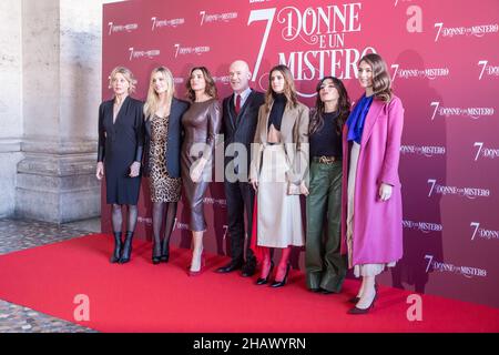 Rom, Italien. 15th Dez 2021. Cast besucht die Fotoserie des Films '7 Donne e un Mistero' in Rom (Foto: Matteo Nardone/Pacific Press) Quelle: Pacific Press Media Production Corp./Alamy Live News Stockfoto