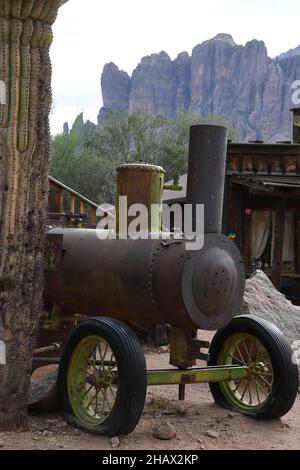 Traktor in einer Geisterstadt in Arizona Stockfoto