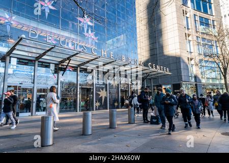 Das Deutsche Bank Center am Sonntag, den 12. Dezember 2021 im Columbus Circle in New York. Der Komplex war früher das Time Warner Center. (© Richard B. Levine) Stockfoto