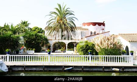 Luxusvilla in Empuriabrava, Costa Brava, Girona, Katalonien, Spanien, Europa Stockfoto