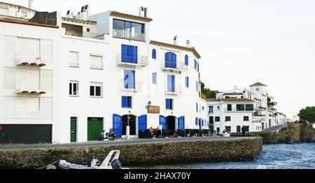 Fassade eines typischen Gebäudes in Cadaques, Costa Brava, Girona, Katalonien, Spanien, Europa Stockfoto