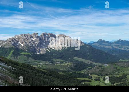 Blick auf den Latemar in den Dolomiten, Südtirol Stockfoto