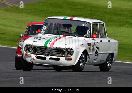 Ben Cater, Alffa Romeo Giulia Super, HRDC Classic Alfa Challenge for Classic & Historic Alfa Romeo, mit Alfa Romeos der Serie 750 -166 aus der lat Stockfoto