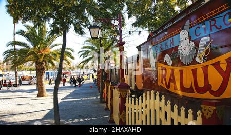 Zirkus in den Gärten von Moll de La Fusta in Barcelona, Katalonien, Spanien, Europa Stockfoto