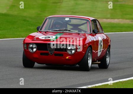 James Colburn, Alfa Romeo Giulia Sprint GT, HRDC Classic Alfa Challenge for Classic & Historic Alfa Romeo, mit Alfa Romeos der Serie 750 -166 von Stockfoto