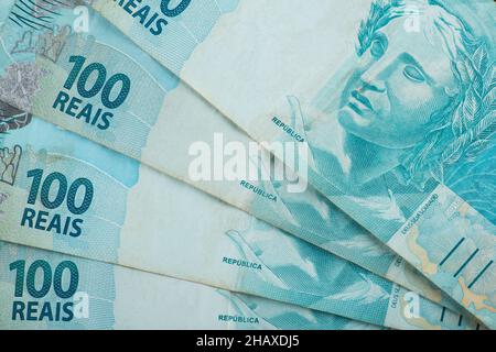 Brasilianisches Geld. 100-reais-Banknoten. Stockfoto
