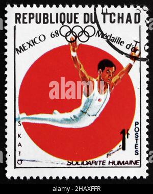 TSCHAD - UM 1969: Eine im Tschad gedruckte Briefmarke zeigt Sawao Kato, All Around Gymnastics, Gewinner der Olympischen Spiele 1968, Mexiko, um 1969 Stockfoto