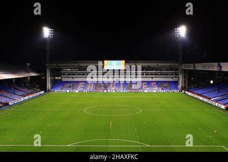 London, Großbritannien. 15th Dez 2021. Ein allgemeiner Blick auf das Innere des Selhurst Park Stadions vor dem Start. Premier League Spiel, Crystal Palace gegen Southampton im Selhurst Park Stadion in London am Mittwoch, 15th. Dezember 2021. Dieses Bild darf nur für redaktionelle Zwecke verwendet werden. Nur zur redaktionellen Verwendung, Lizenz für kommerzielle Nutzung erforderlich. Keine Verwendung bei Wetten, Spielen oder Veröffentlichungen in einem Club/einer Liga/einem Spieler. PIC von Steffan Bowen/Andrew Orchard Sports Photography/Alamy Live News Credit: Andrew Orchard Sports Photography/Alamy Live News Stockfoto