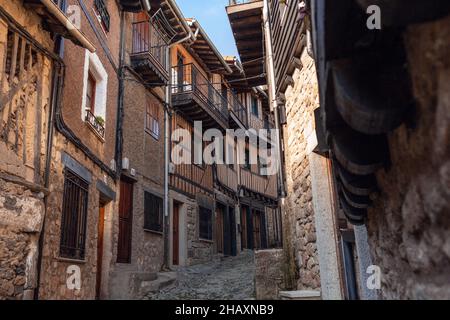 La Alberca, Spanien - 5. Dezember 2021: La Alberca ist eine spanische Gemeinde und Stadt in der Provinz Salamanca, in der autonomen Gemeinschaft Casti Stockfoto