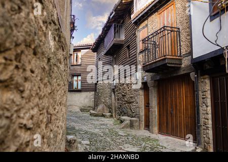 La Alberca, Spanien - 5. Dezember 2021: La Alberca ist eine spanische Gemeinde und Stadt in der Provinz Salamanca, in der autonomen Gemeinschaft Casti Stockfoto