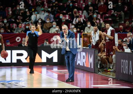 Venedig, Italien. 15th Dez 2021. Walter De Rafaele (Coach Umana Reyer Venezia) während Umana Reyer Venezia gegen Cedevita Olimpija Ljubljana, Basketball EuroCup Championship in Venedig, Italien, Dezember 15 2021 Quelle: Independent Photo Agency/Alamy Live News Stockfoto