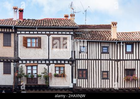 La Alberca, Spanien - 5. Dezember 2021: La Alberca ist eine spanische Gemeinde und Stadt in der Provinz Salamanca, in der autonomen Gemeinschaft Casti Stockfoto