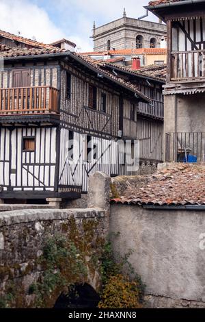 La Alberca, Spanien - 5. Dezember 2021: La Alberca ist eine spanische Gemeinde und Stadt in der Provinz Salamanca, in der autonomen Gemeinschaft Casti Stockfoto
