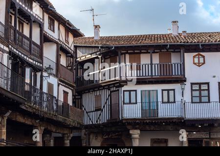La Alberca, Spanien - 5. Dezember 2021: La Alberca ist eine spanische Gemeinde und Stadt in der Provinz Salamanca, in der autonomen Gemeinschaft Casti Stockfoto