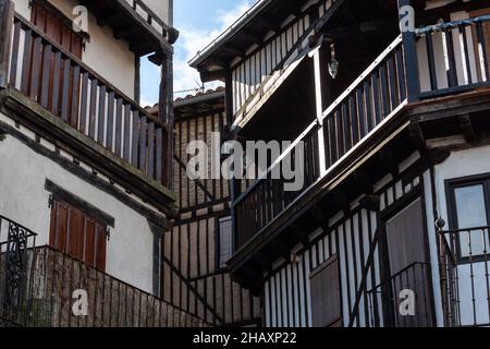 La Alberca, Spanien - 5. Dezember 2021: La Alberca ist eine spanische Gemeinde und Stadt in der Provinz Salamanca, in der autonomen Gemeinschaft Casti Stockfoto