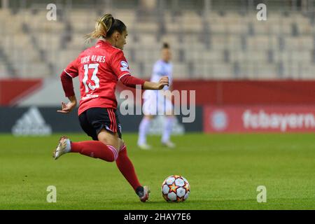 München, Deutschland. 15th Dez 2021. München, 15th 2021. Dezember: Lucia Alves (13 Benfica Lissabon) während der UEFA Womens Champions League Group-Etappe zwischen dem FC Bayern München und Benfica Lissabon auf dem FC Bayern Campus in München. Sven Beyrich/SPP Kredit: SPP Sport Pressefoto. /Alamy Live News Stockfoto