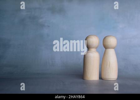 Konzept für Paar, Mann und Frau. Holzpuppen mit Platz für Text Stockfoto