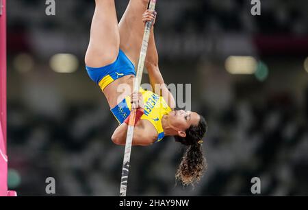 Angelica Bengtsson nimmt an den Olympischen Spielen 2020 in Tokio in der Disziplin „Stabhochsprung“ Teil. Stockfoto