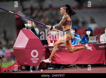 Anicka Newell nimmt an den Olympischen Spielen 2020 in Tokio in der Disziplin „Stabhochsprung“ Teil. Stockfoto