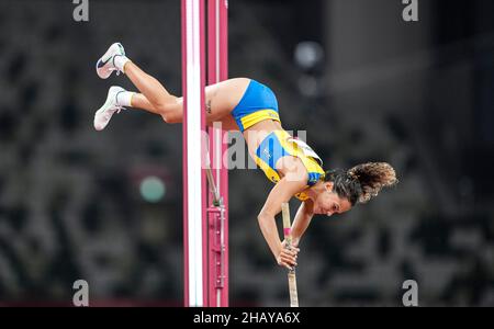 Angelica Bengtsson nimmt an den Olympischen Spielen 2020 in Tokio in der Disziplin „Stabhochsprung“ Teil. Stockfoto