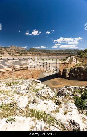 Cendere-Brücke (Severan-Brücke), antike römische Brücke mit korinthischen Säulen, Fluss Kahta, Fluss Cendere, Kahta, Provinz Adıyaman, Türkei, Asien Stockfoto