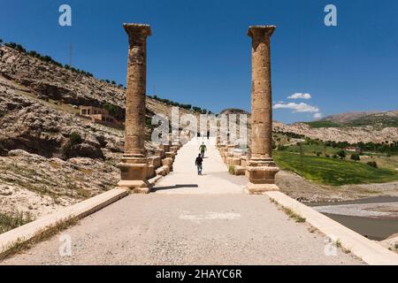 Cendere-Brücke (Severan-Brücke), antike römische Brücke mit korinthischen Säulen, Fluss Kahta, Fluss Cendere, Kahta, Provinz Adıyaman, Türkei, Asien Stockfoto