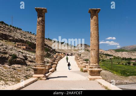 Cendere-Brücke (Severan-Brücke), antike römische Brücke mit korinthischen Säulen, Fluss Kahta, Fluss Cendere, Kahta, Provinz Adıyaman, Türkei, Asien Stockfoto